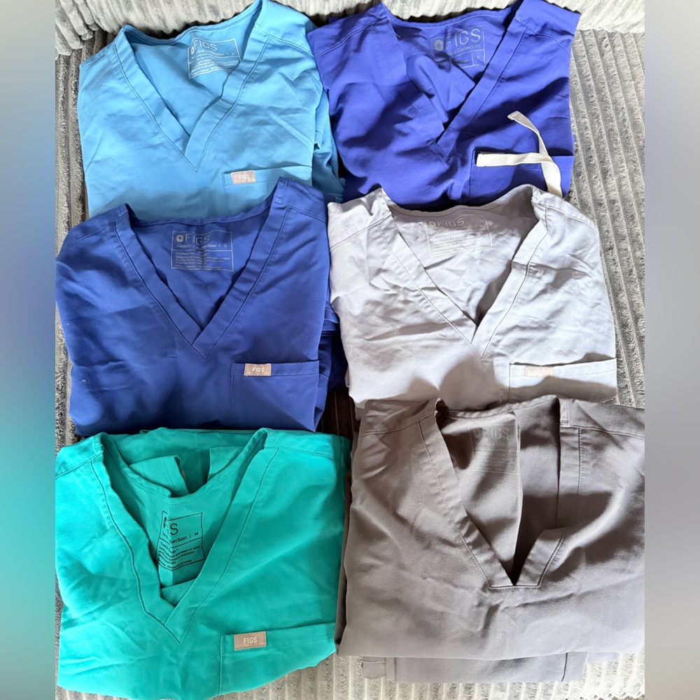 6 PAIRS OF FIGS SCRUBS SIZE SMALL